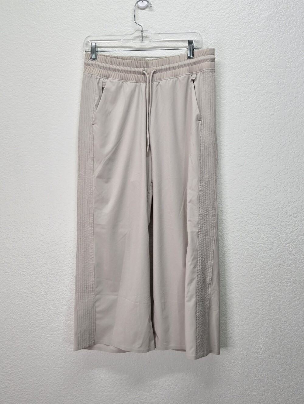 Athleta Avenue Wide Leg Crop Pants Beige Tan Pull On Athleisure Travel Womens 8